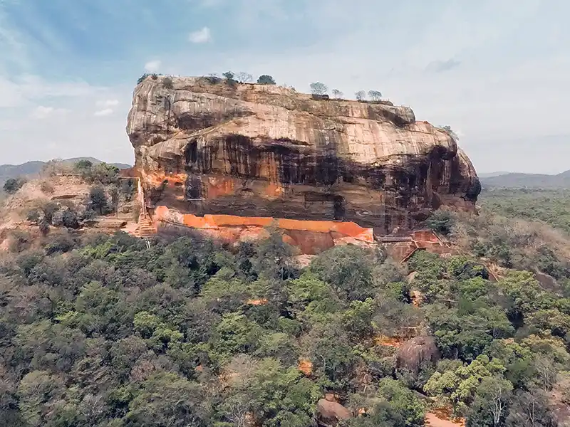 Collage of top Sri Lanka destinations including Sigiriya and Ella