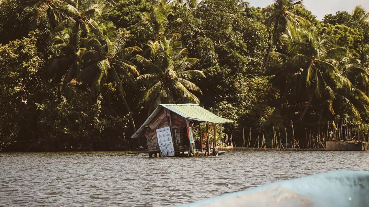 Coastal scenery between Bentota and Hikkaduwa, Sri Lanka – beaches and tropical landscapes