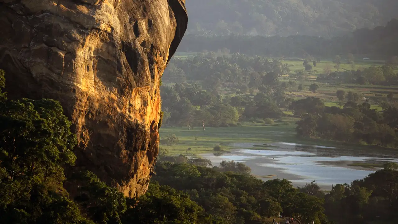 Central Cultural Triangle base in Dambulla, Sri Lanka – ideal location for exploring ancient heritage sites and attractions.