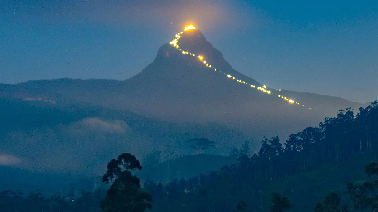Adam’s Peak Sri Pada full travel guide for hiking, sunrise views, and pilgrimage in Sri Lanka