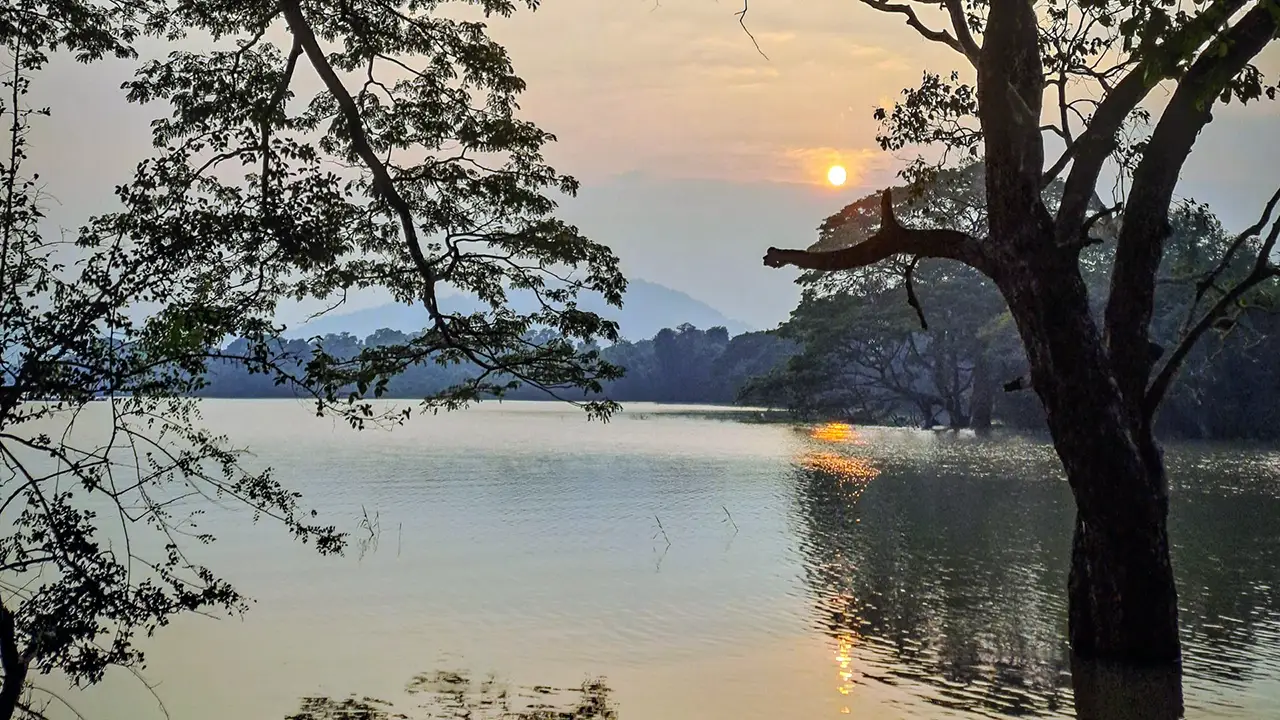 Giritale Sri Lanka – scenic reservoir and wildlife destination near Polonnaruwa