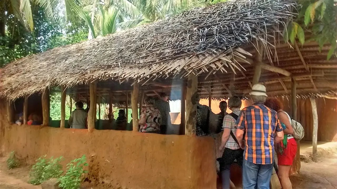 Hiriwadunna Village