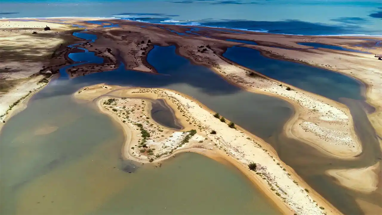 Kalpitiya — Kitesurfing peninsula and dolphin-watching base