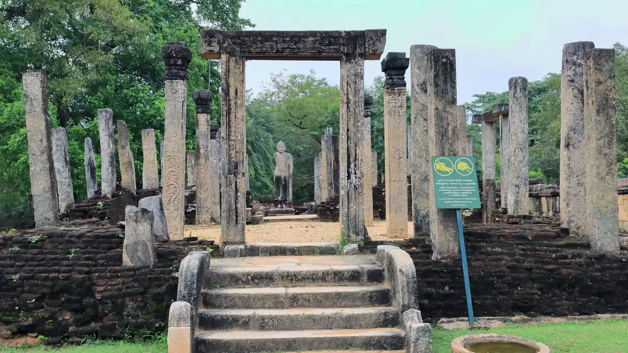 Polonnaruwa location map in Sri Lanka – ancient city and Cultural Triangle destination near Giritale
