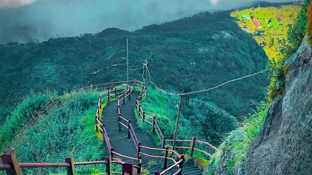 Plan your Adam’s Peak Sri Pada route for a sunrise hike in Sri Lanka