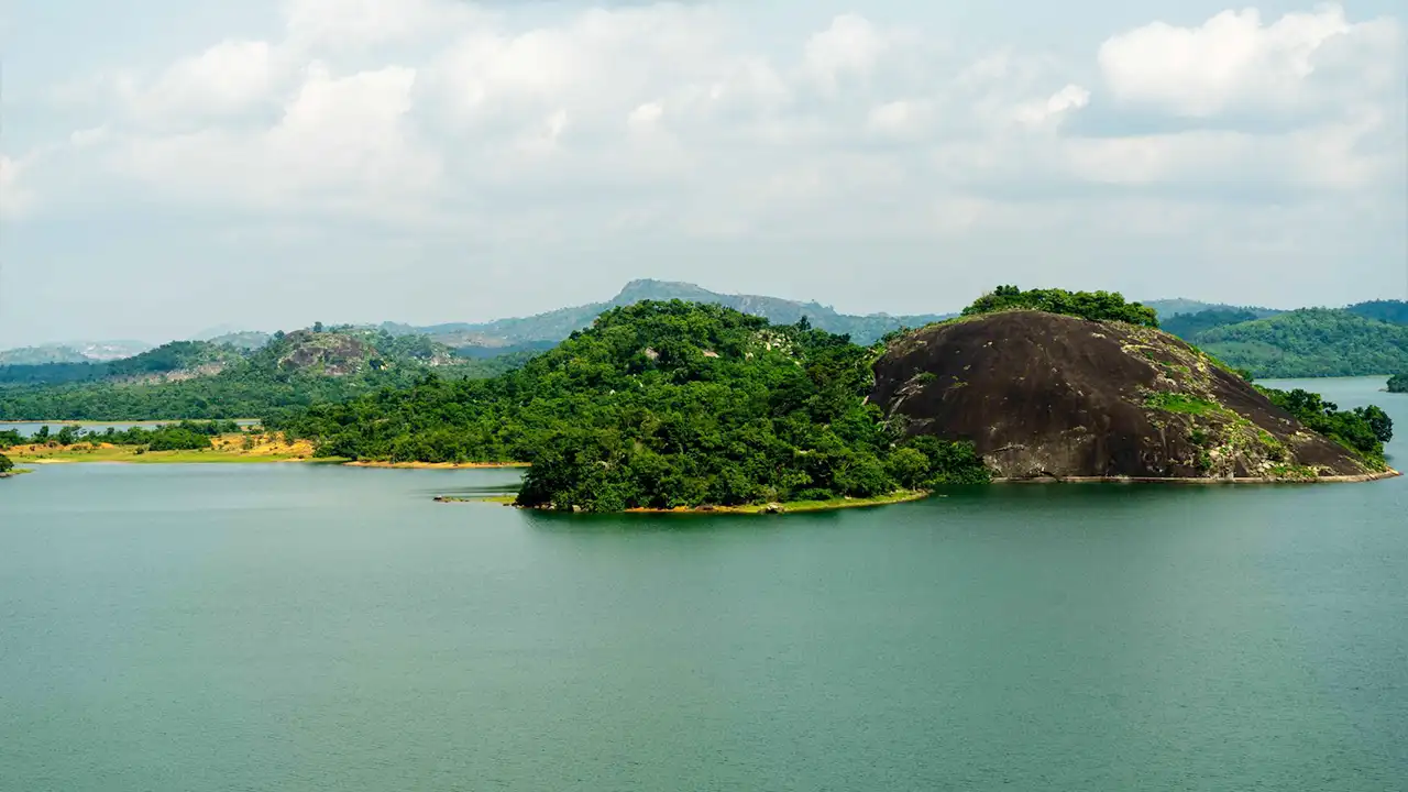 Reservoir boat safari in Gal Oya National Park, Sri Lanka
