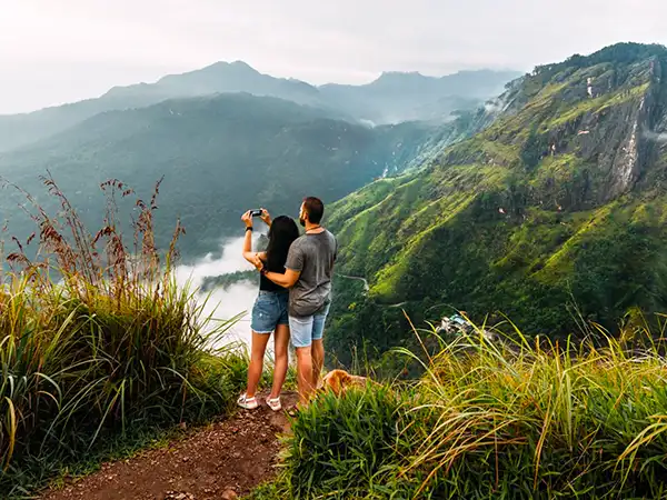 Romantic couple on a luxury Sri Lanka honeymoon tour