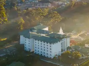 Araliya Green City 5-star hotel in Nuwara Eliya surrounded by misty hills and tea country, Sri Lanka