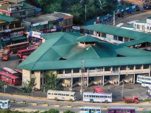Balangoda gem market showcasing Sri Lankan sapphires and natural gemstones
