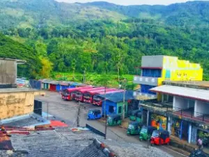 Rakwana gem market showcasing Sri Lankan sapphires and natural gemstones