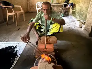 Traditional Sri Lankan gem blowpipe experience with skilled gemstone craftsmanship